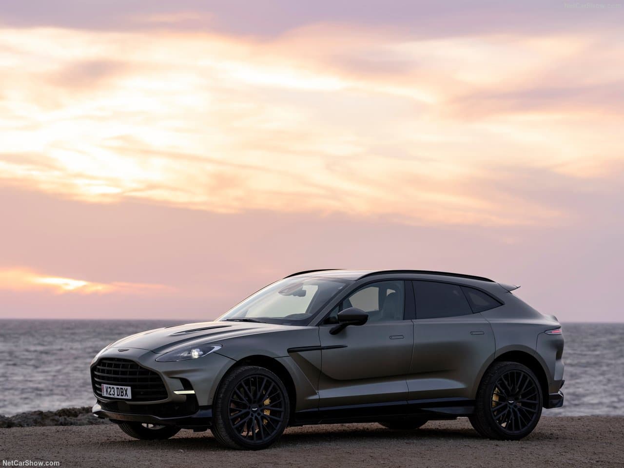 Aston Martin DBX 707